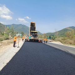 thi công thảm nhựa 