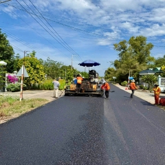 Trải thảm nhựa đường