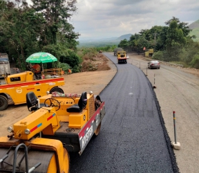 Trải thảm nhựa 001